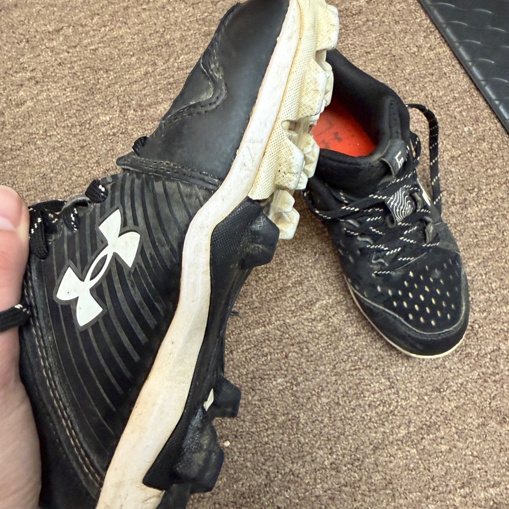 Under Armour Black and White Athletic Cleats - 2Y